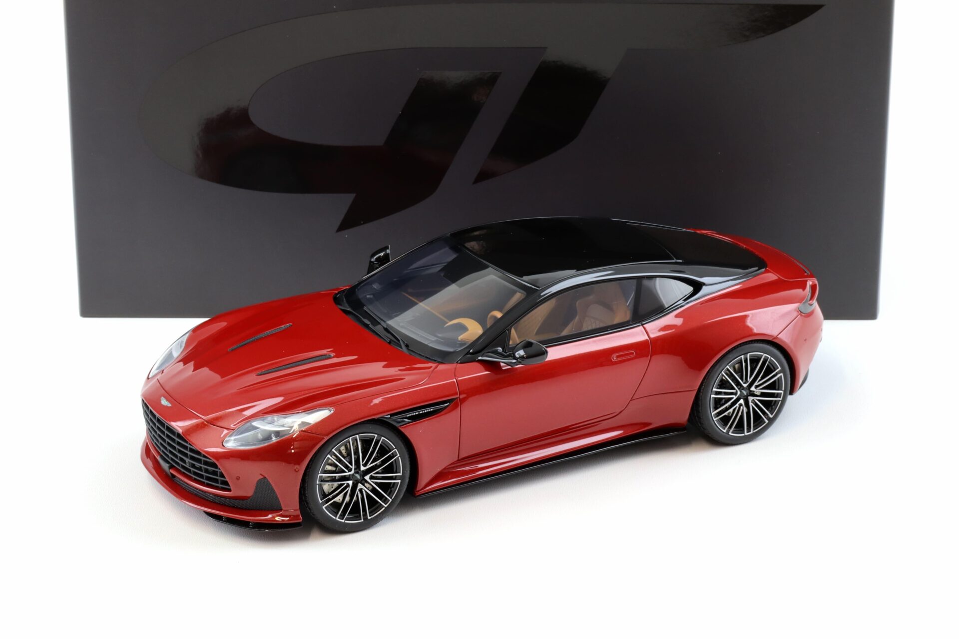 1:18 GT Spirit GT936 Aston Martin DB12 Coupe Hyper red 2023