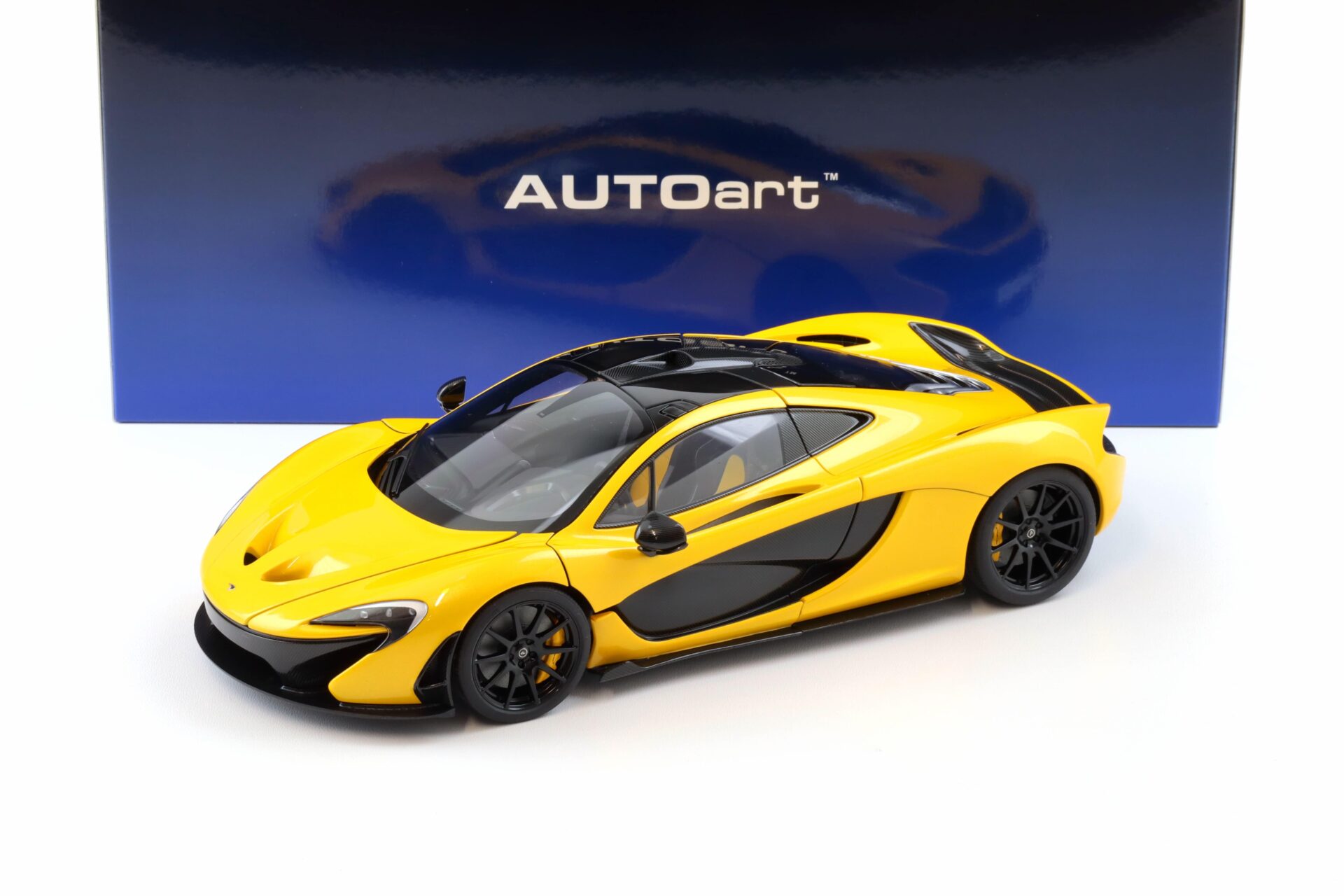 ID 103387 orig.jpg 1:18 AUTOart McLAREN P1 2013 Volcano yellow/ yellow black interior 76067