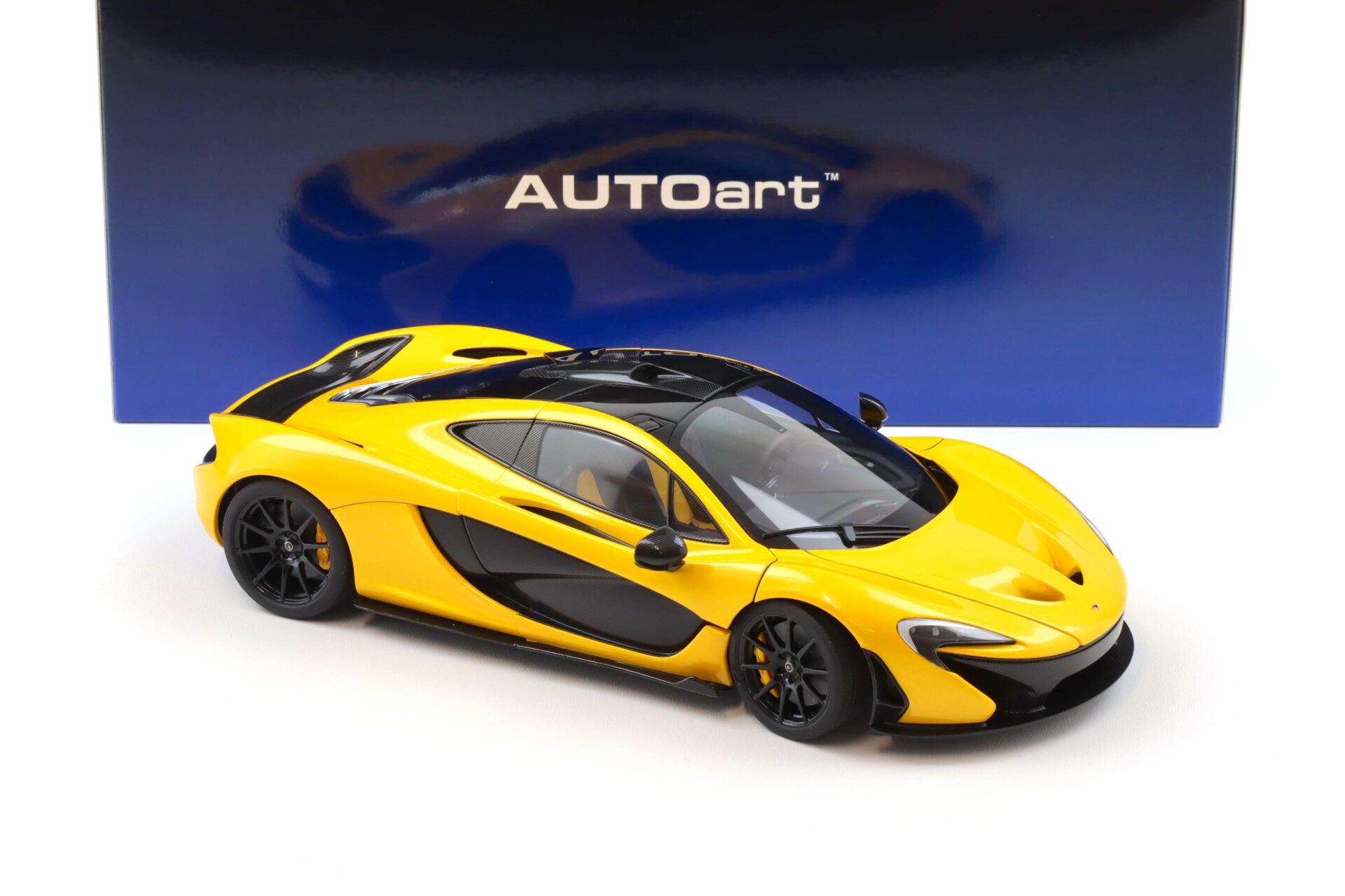 1:18 AUTOart McLAREN P1 2013 Volcano yellow/ yellow black interior 76067