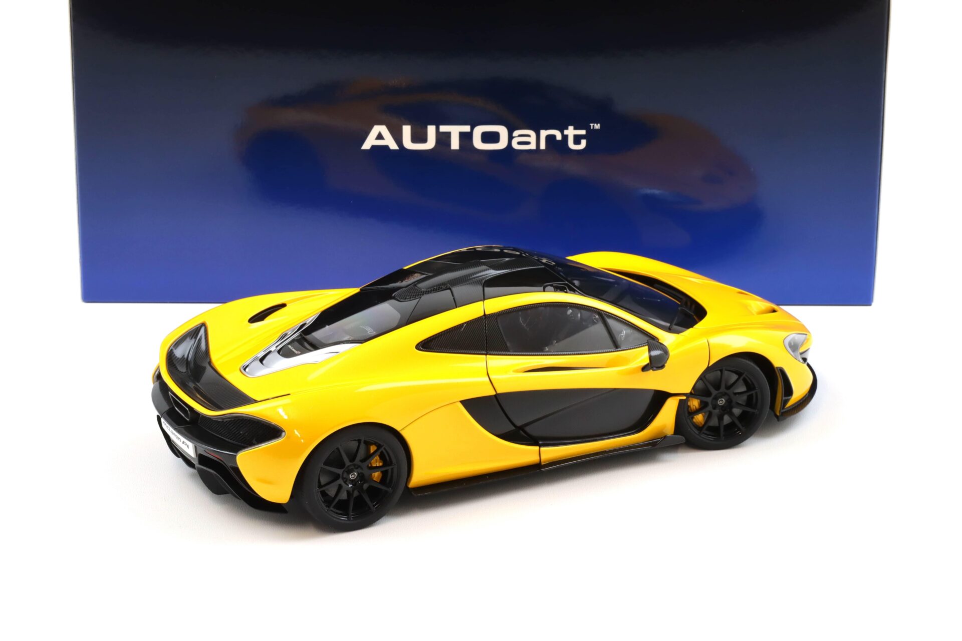 1:18 AUTOart McLAREN P1 2013 Volcano yellow/ yellow black interior 76067