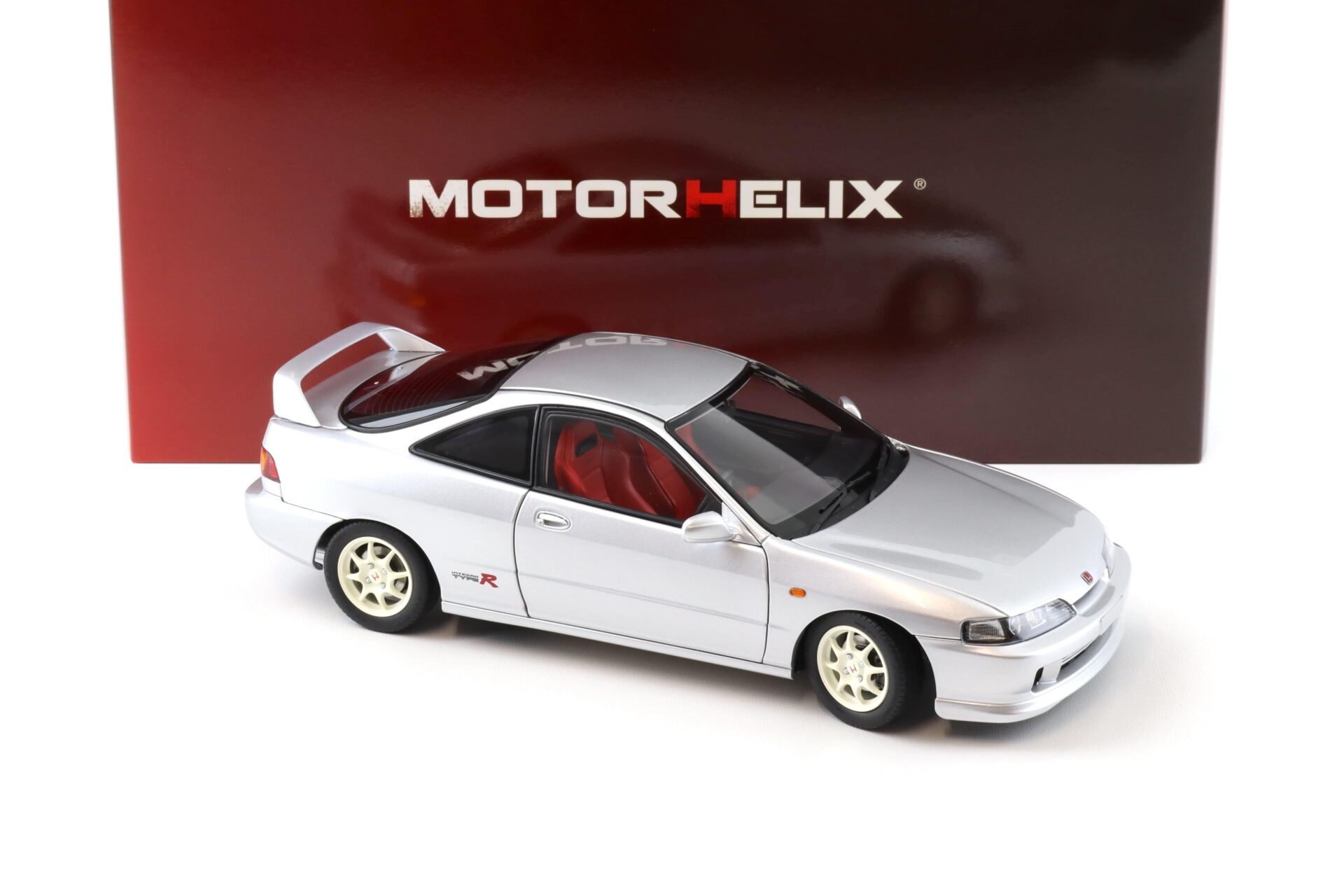 1:18 Motorhelix Honda Integra Type R (DC2) PRE-Facelift Vogue silver metallic M85202