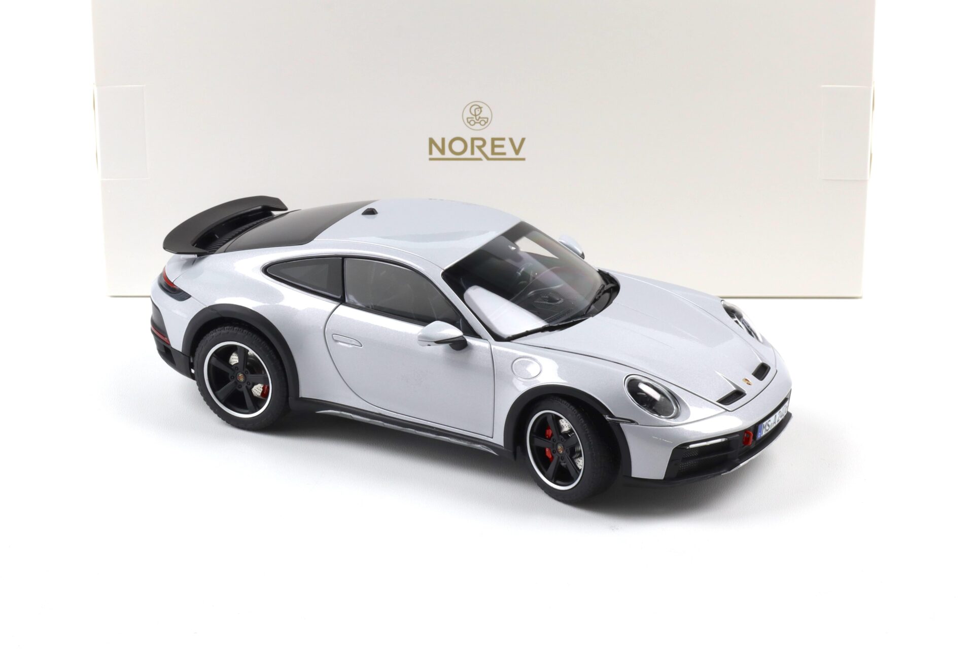 1:18 Norev Porsche 911 (992) Dakar Coupe 2023 Ice grey metallic 187242