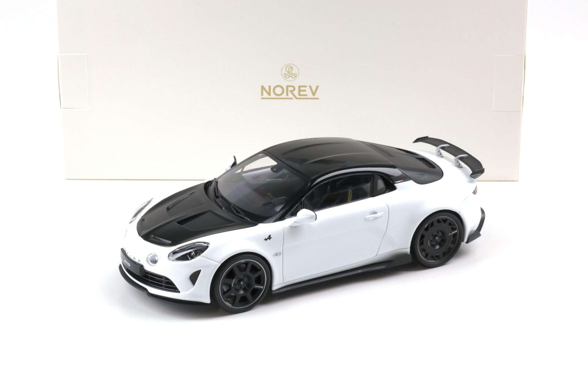 1:18 Norev Alpine A110 R 2024 pearl white/ Carbon