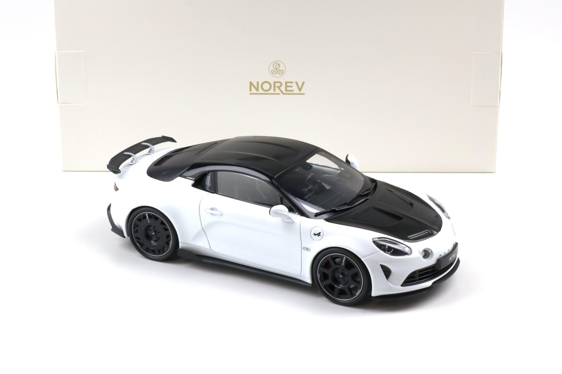 1:18 Norev Alpine A110 R 2024 pearl white/ Carbon