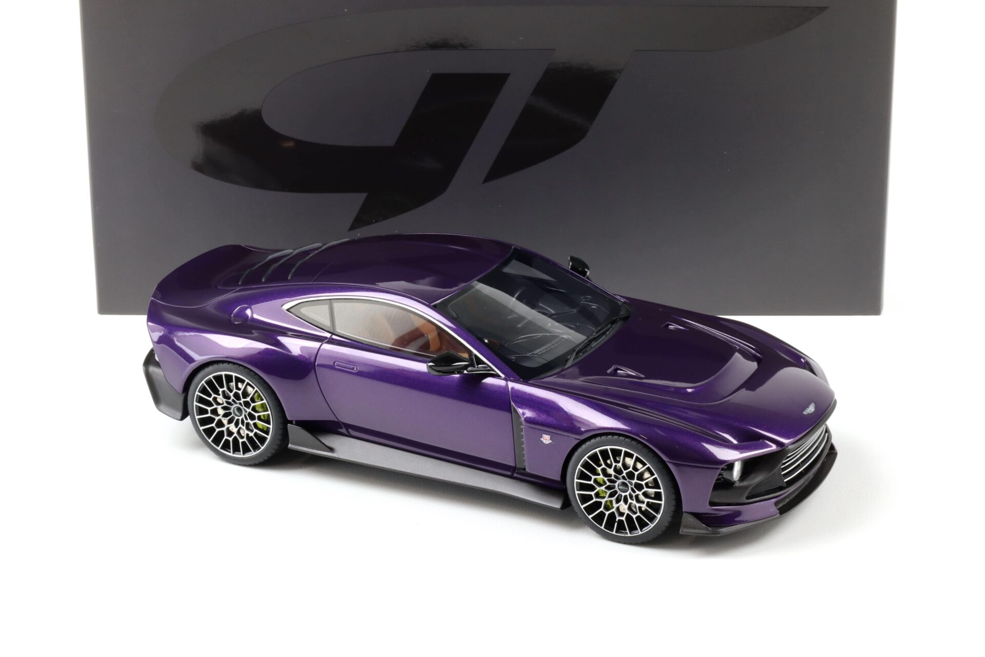 1:18 GT Spirit GT944 Aston Martin Valour Coupe 2023 Strom purple metallic