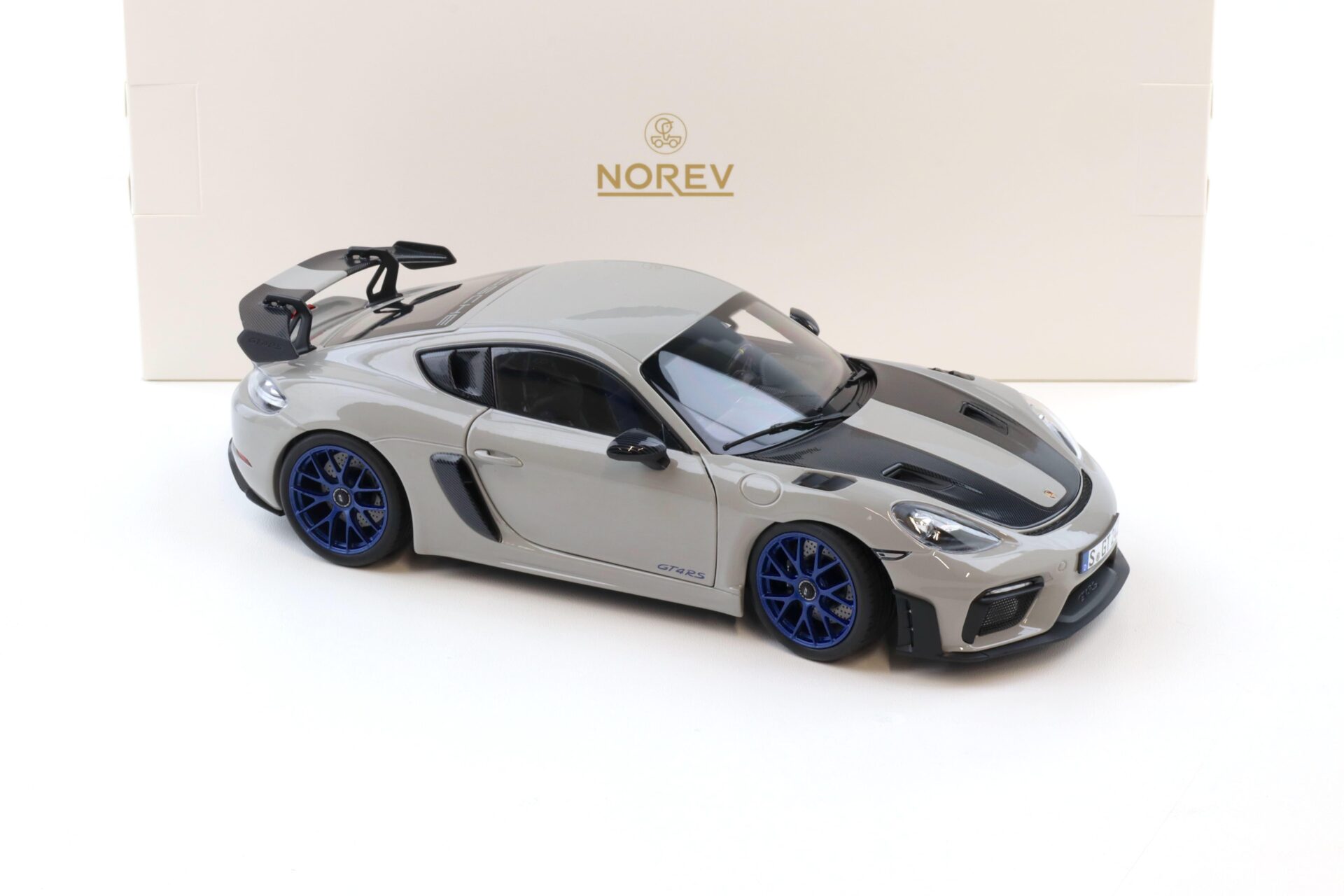 1:18 Norev Porsche Cayman GT4 RS Weissach Package 2023 Chalk grey