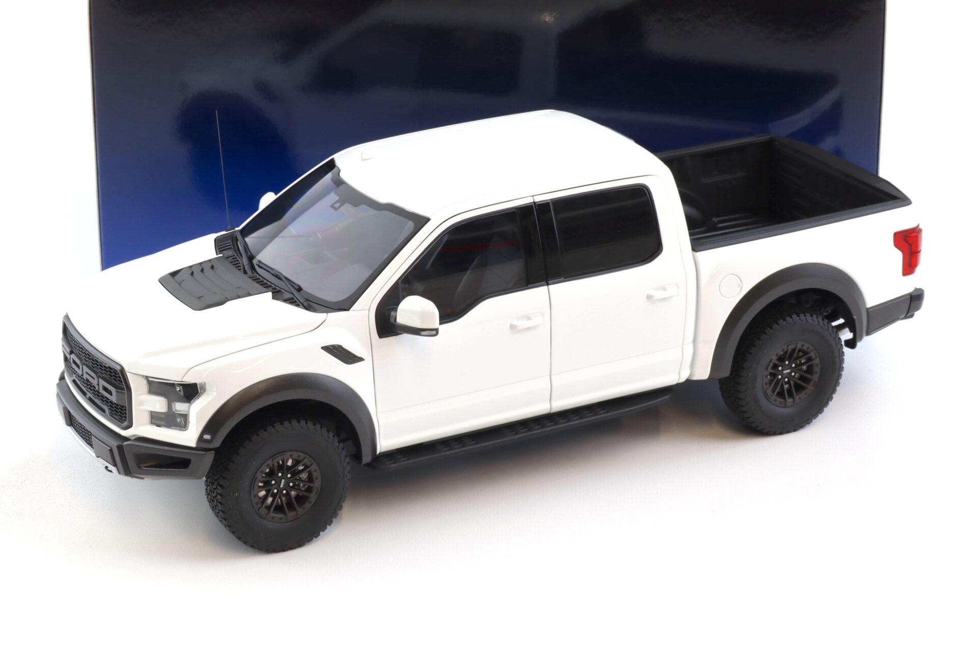 1:18 AUTOart Ford F-150 Raptor Supercrew Pickup 2019 Oxford white 72946