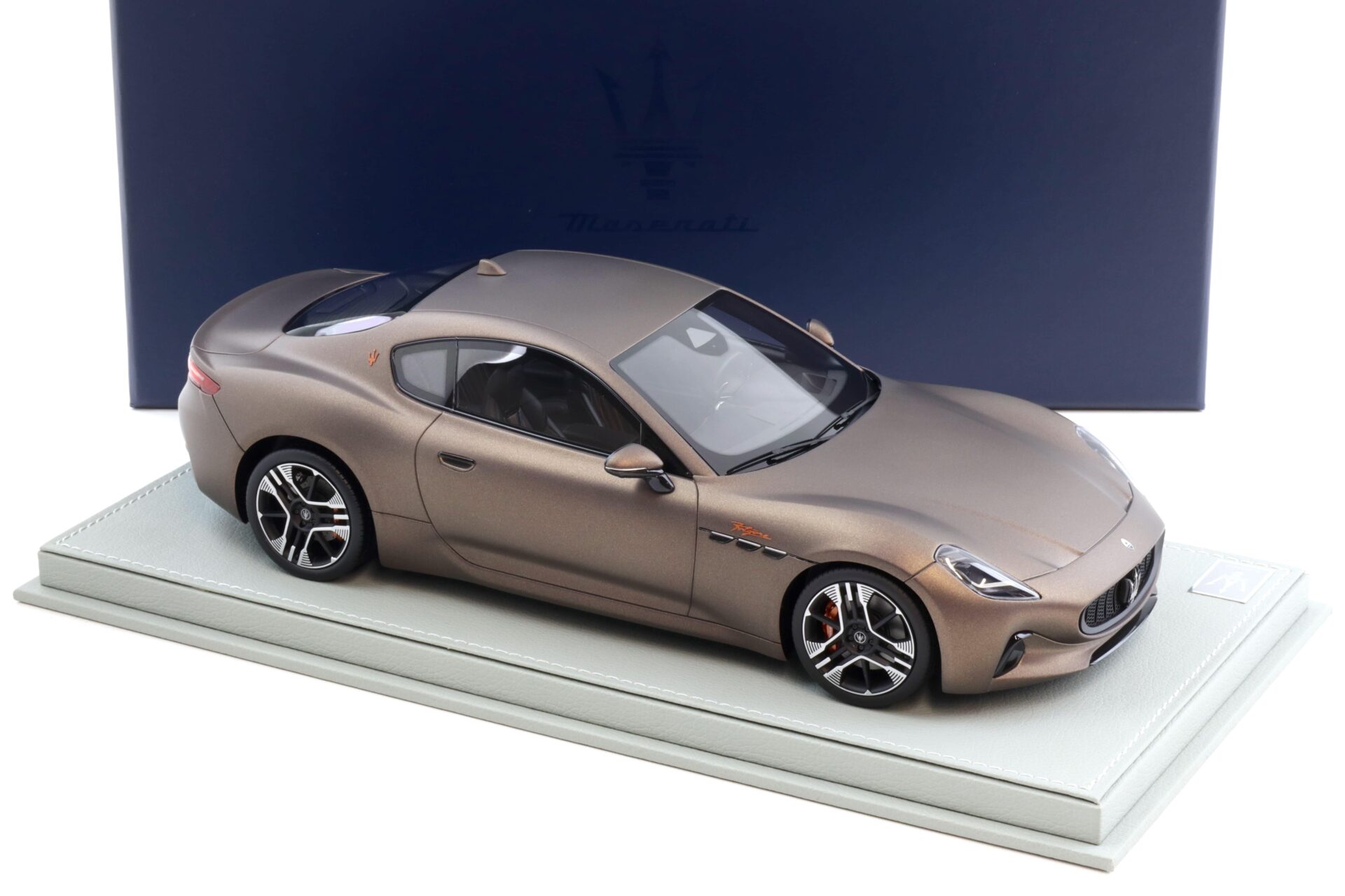 1:18 BBR Maserati Granturismo Folgore 2023 Rame Folgore metallic DEALER VERSION