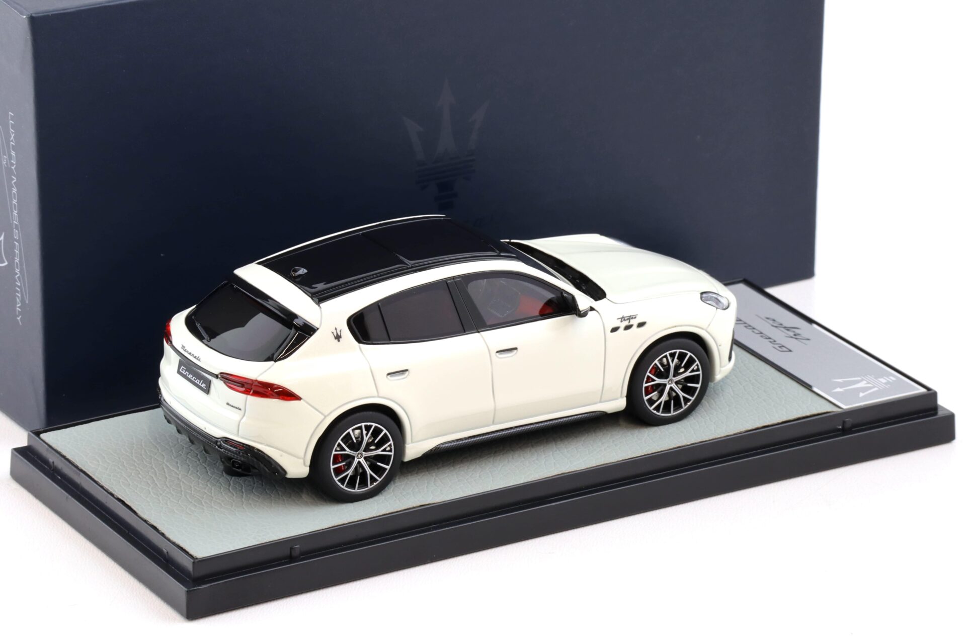 1:43 BBR Maserati Grecale Trofeo 2022 Bianco Astro DEALER VERSION