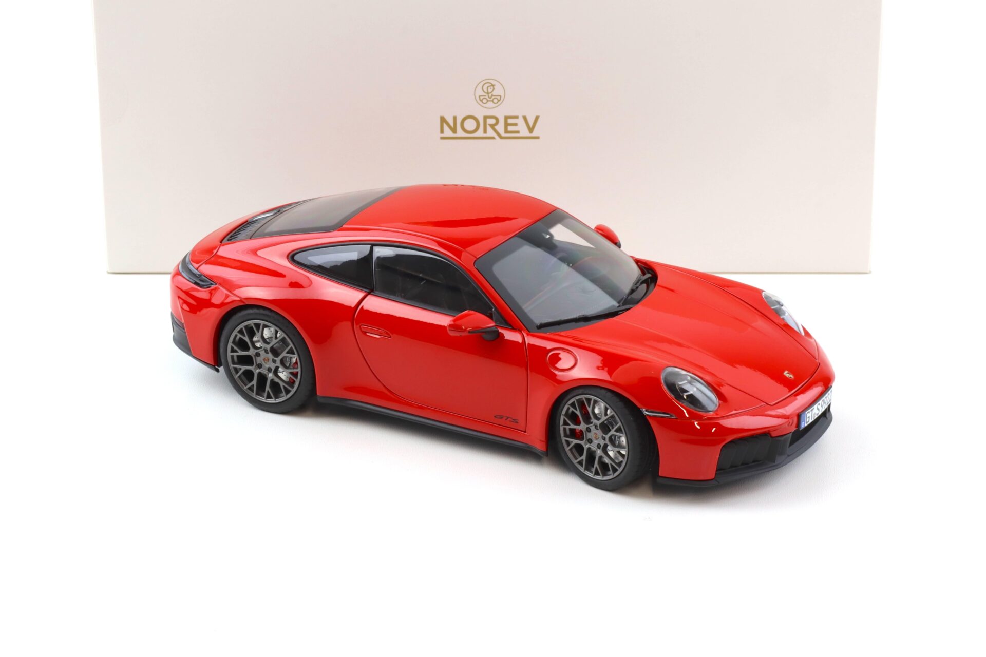 1:18 Norev Porsche 911 992.2 Carrera 4 GTS Coupe 2024 Guards red