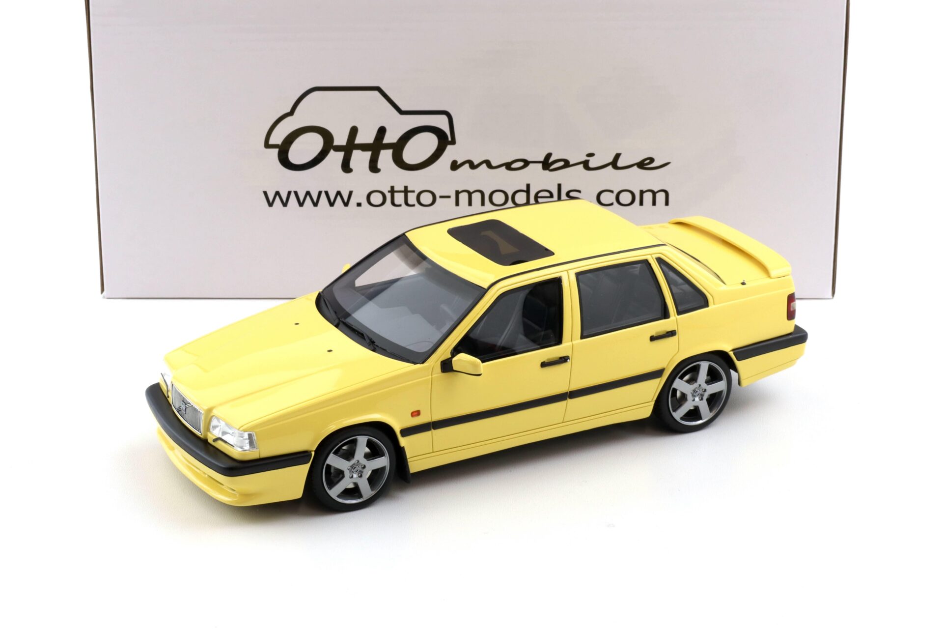 1:18 OTTO mobile OT1222 Volvo 850 T-5R Limousine cream yellow 1996