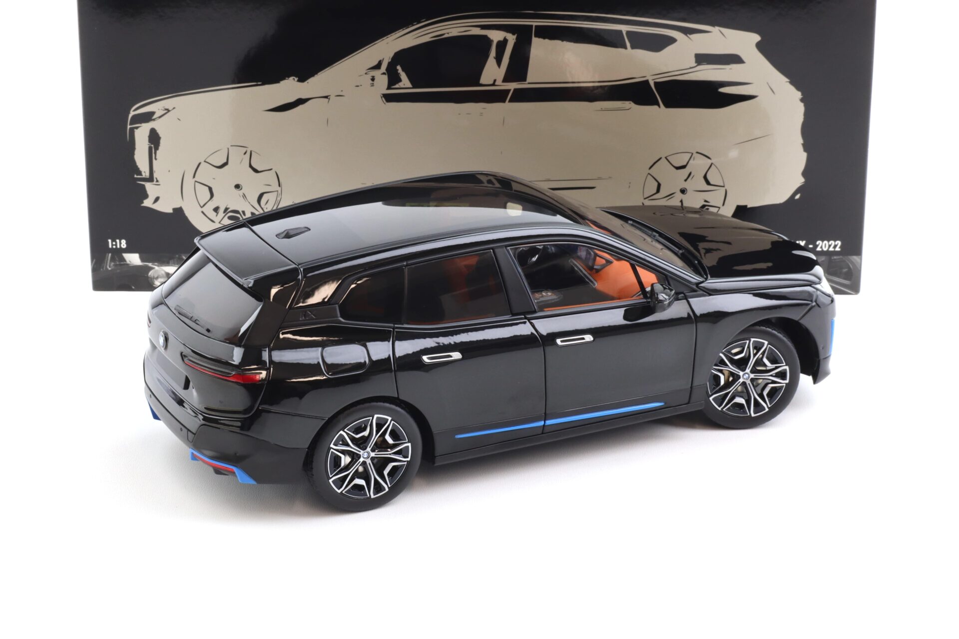 1:18 Minichamps BMW iX 2022 black metallic