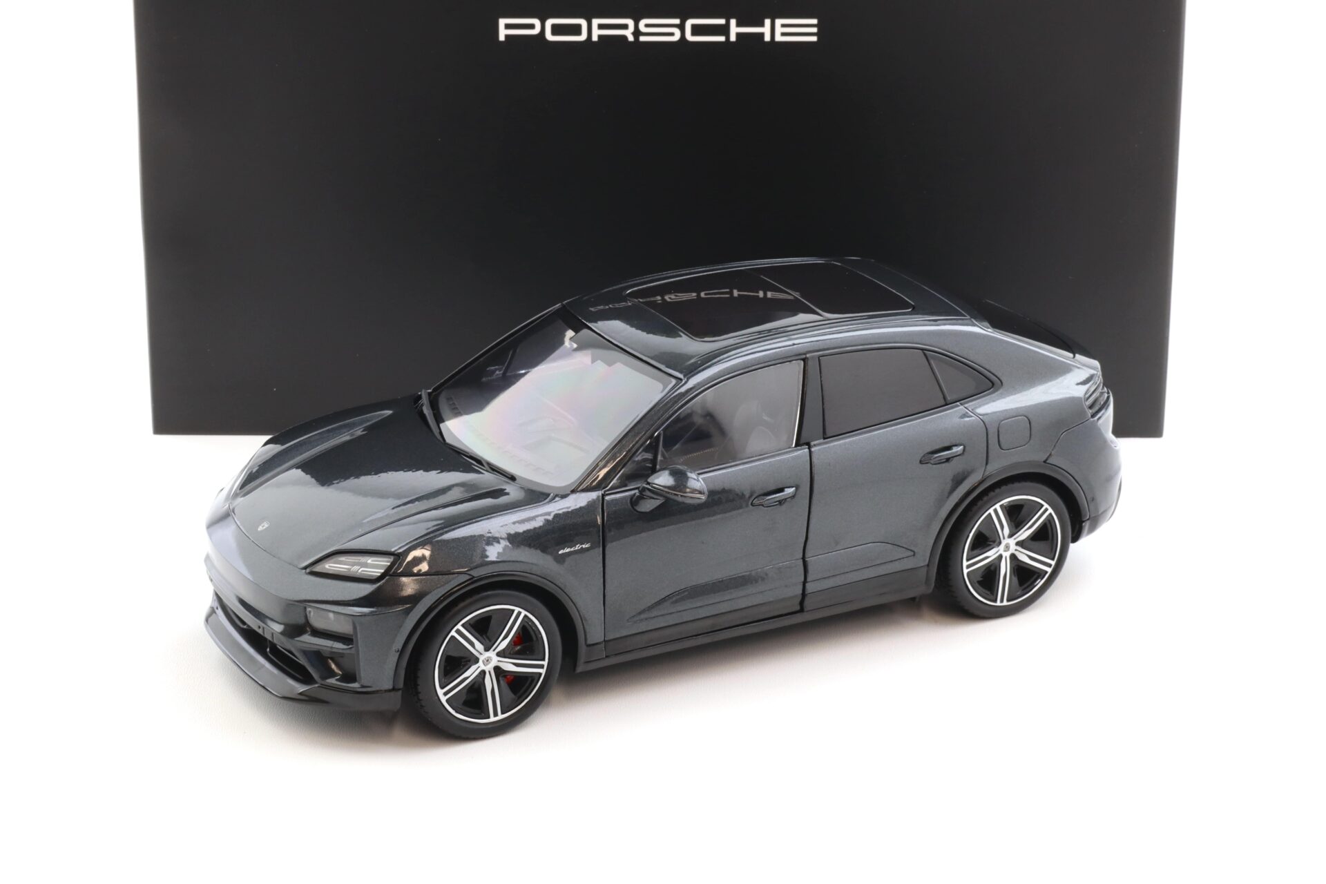 1:18 Solido Porsche Macan Turbo H2 Vulcan grey metallic WAP DEALER