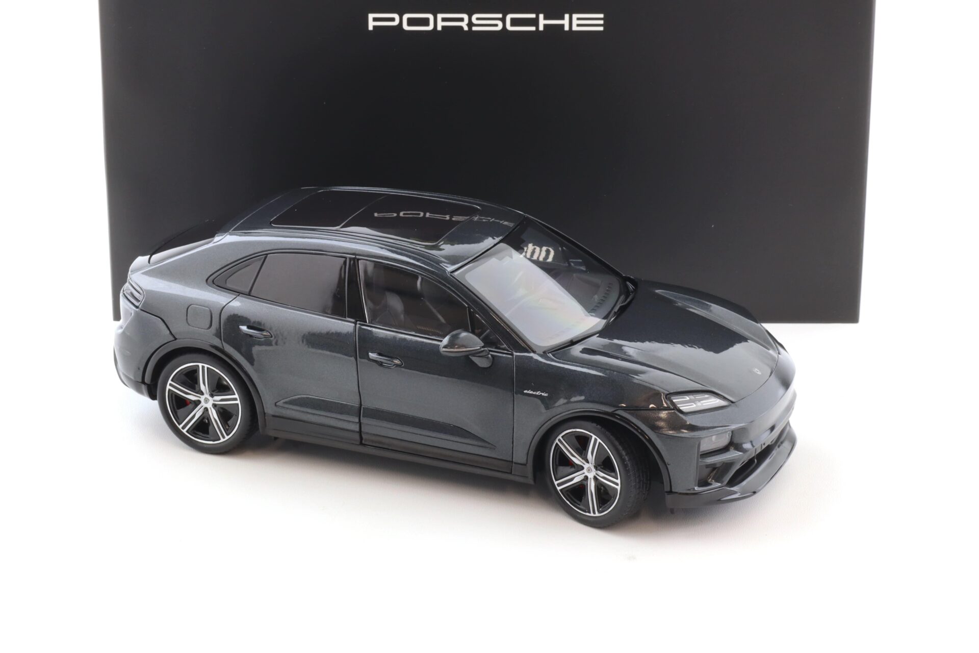1:18 Solido Porsche Macan Turbo H2 Vulcan grey metallic WAP DEALER