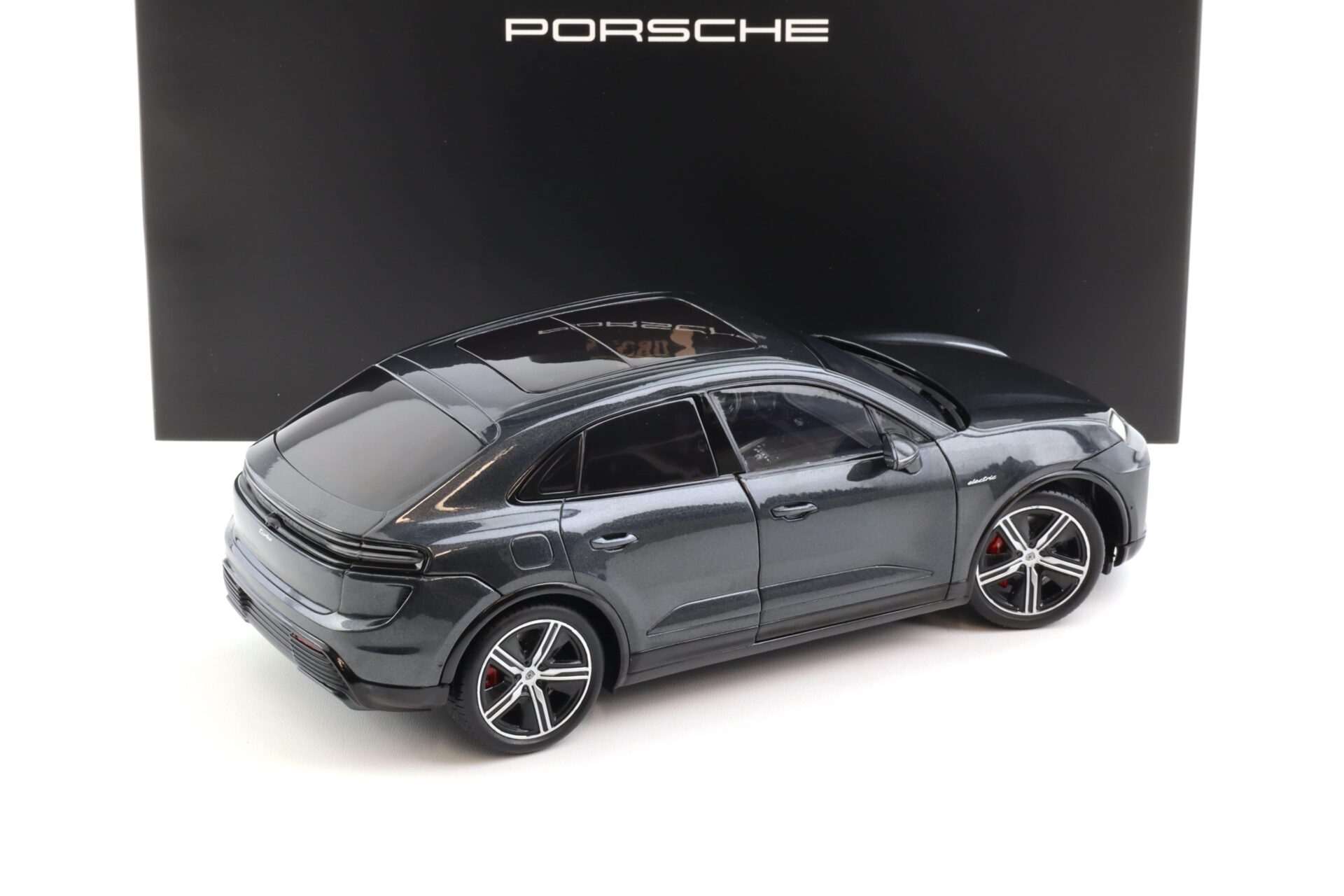 1:18 Solido Porsche Macan Turbo H2 Vulcan grey metallic WAP DEALER