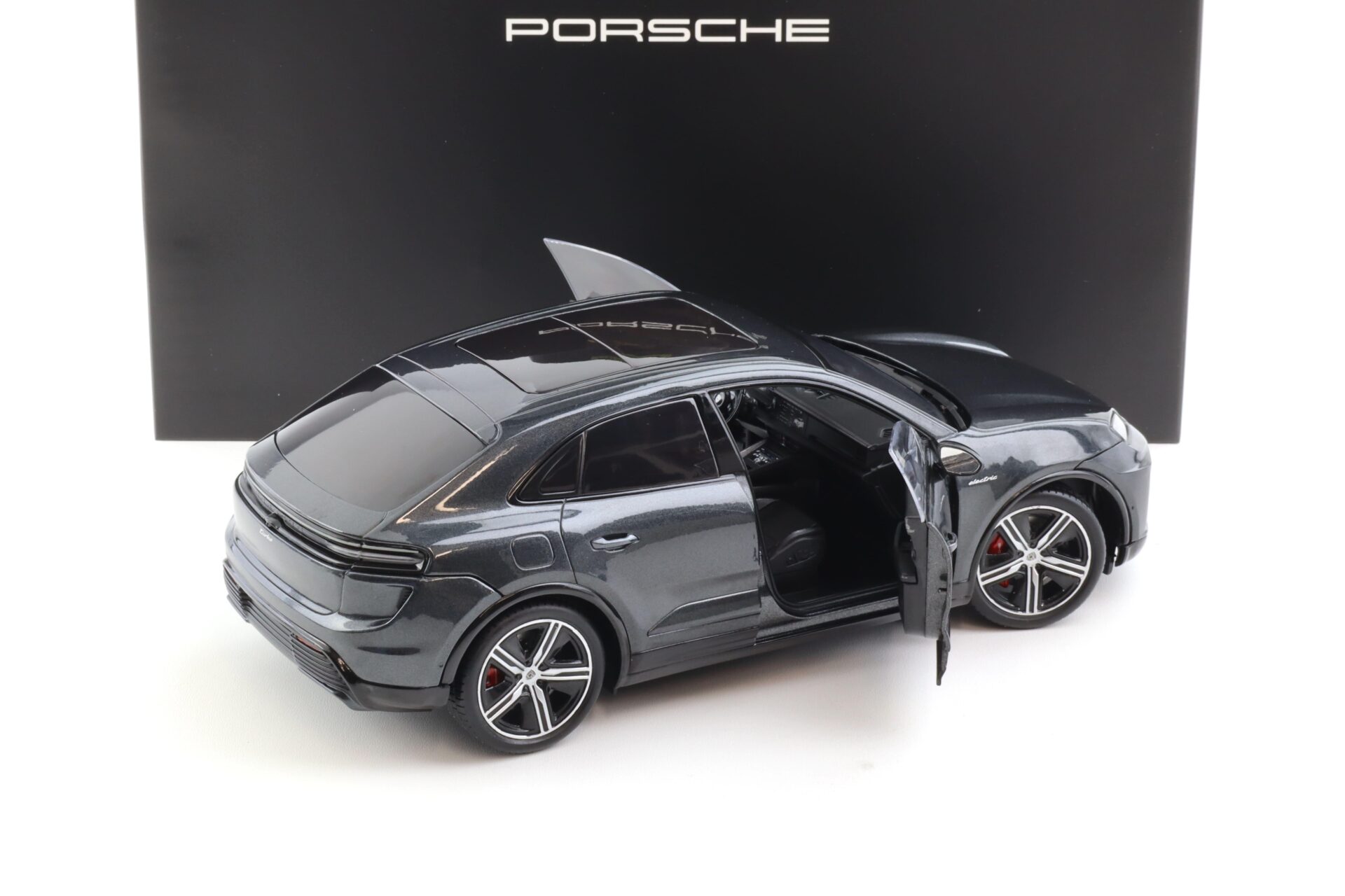 1:18 Solido Porsche Macan Turbo H2 Vulcan grey metallic WAP DEALER
