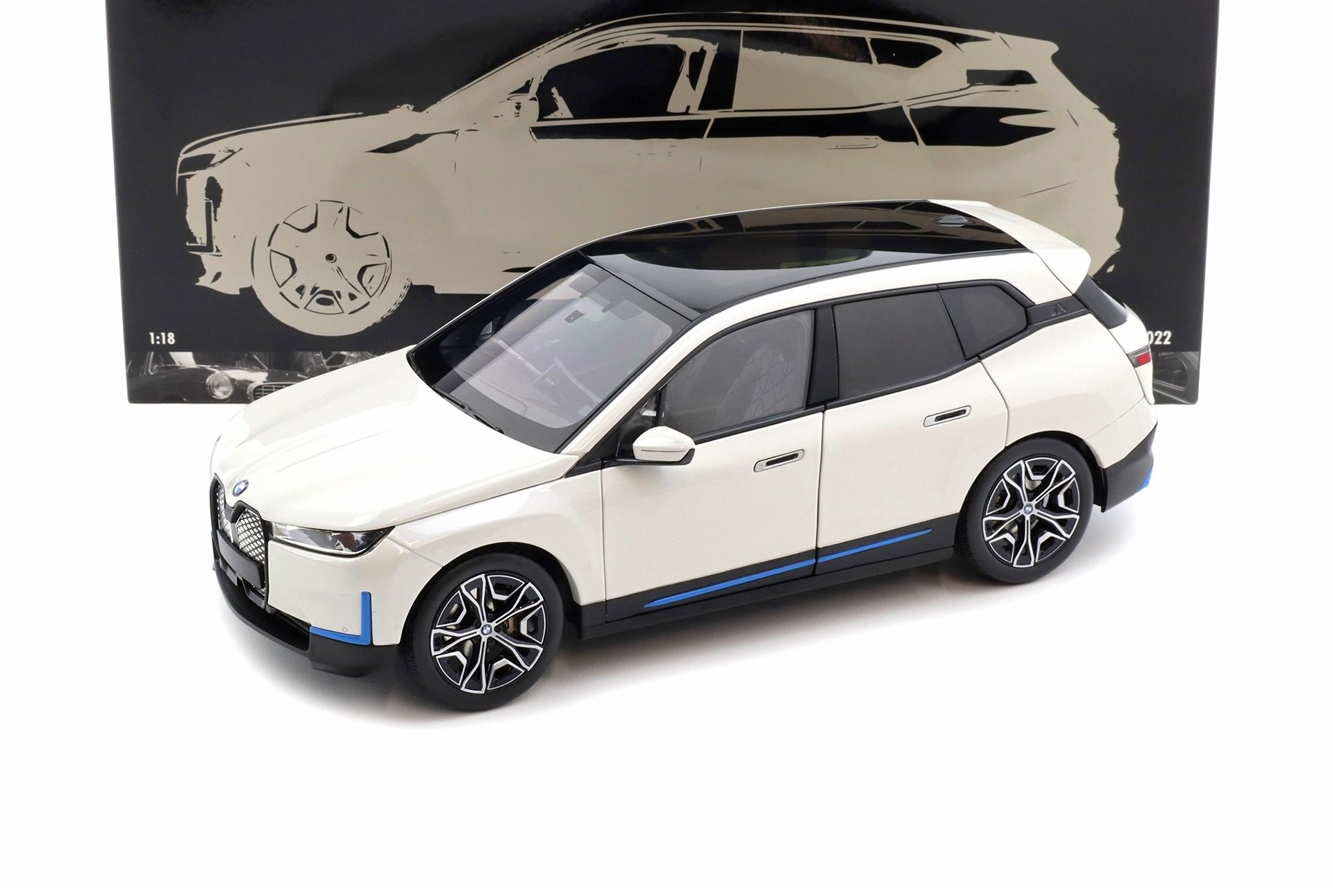 1:18 Minichamps BMW iX 2022 white metallic