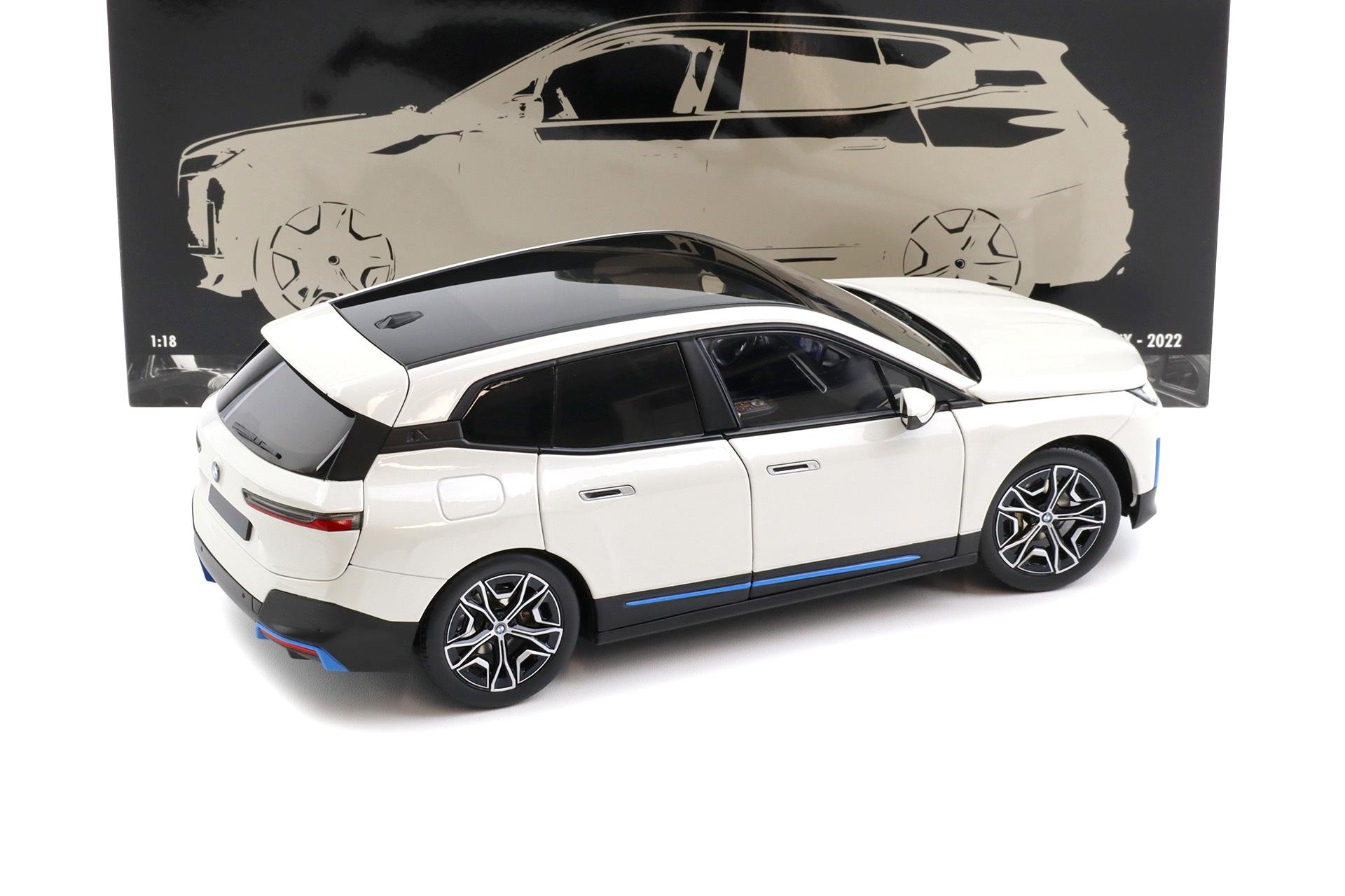 1:18 Minichamps BMW iX 2022 white metallic