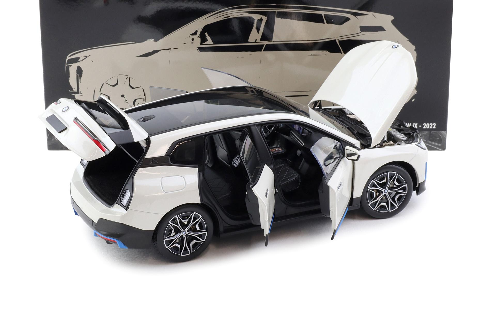 1:18 Minichamps BMW iX 2022 white metallic