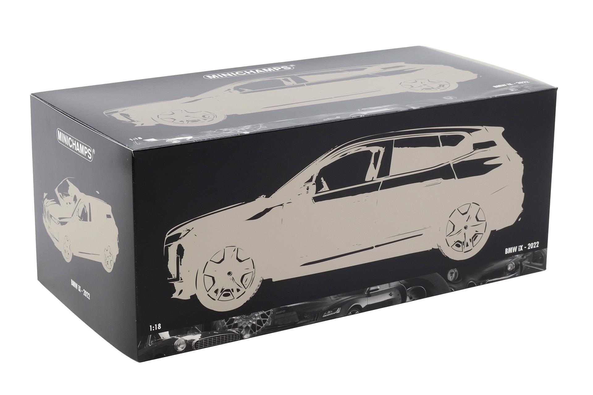 1:18 Minichamps BMW iX 2022 white metallic