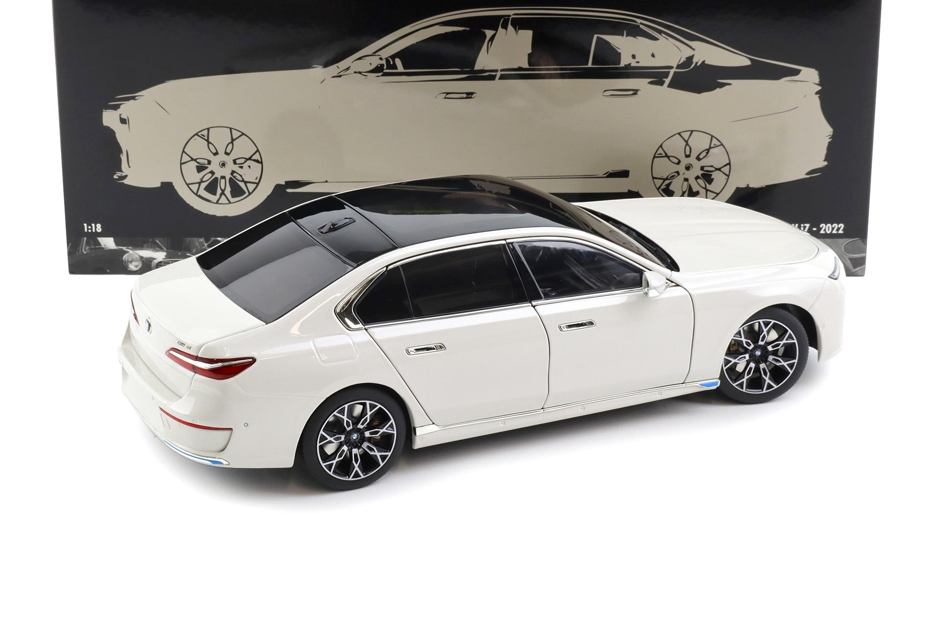 1:18 Minichamps BMW i7 Limousine 2022 white metallic