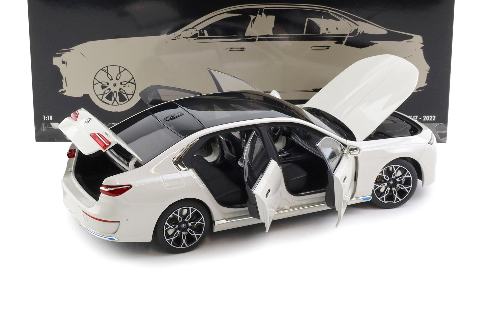 1:18 Minichamps BMW i7 Limousine 2022 white metallic