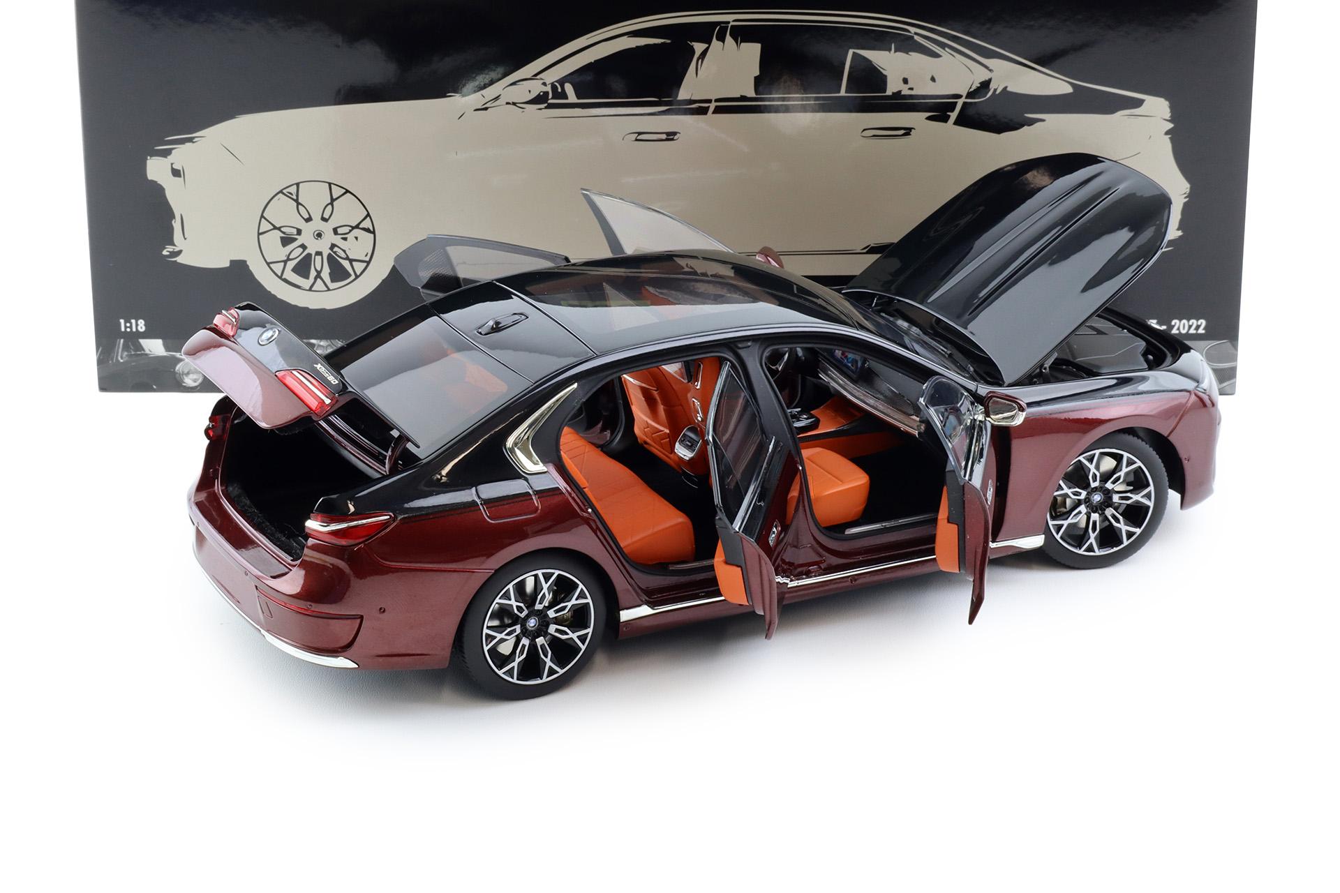 1:18 Minichamps BMW i7 Limousine 2022 black/ red metallic
