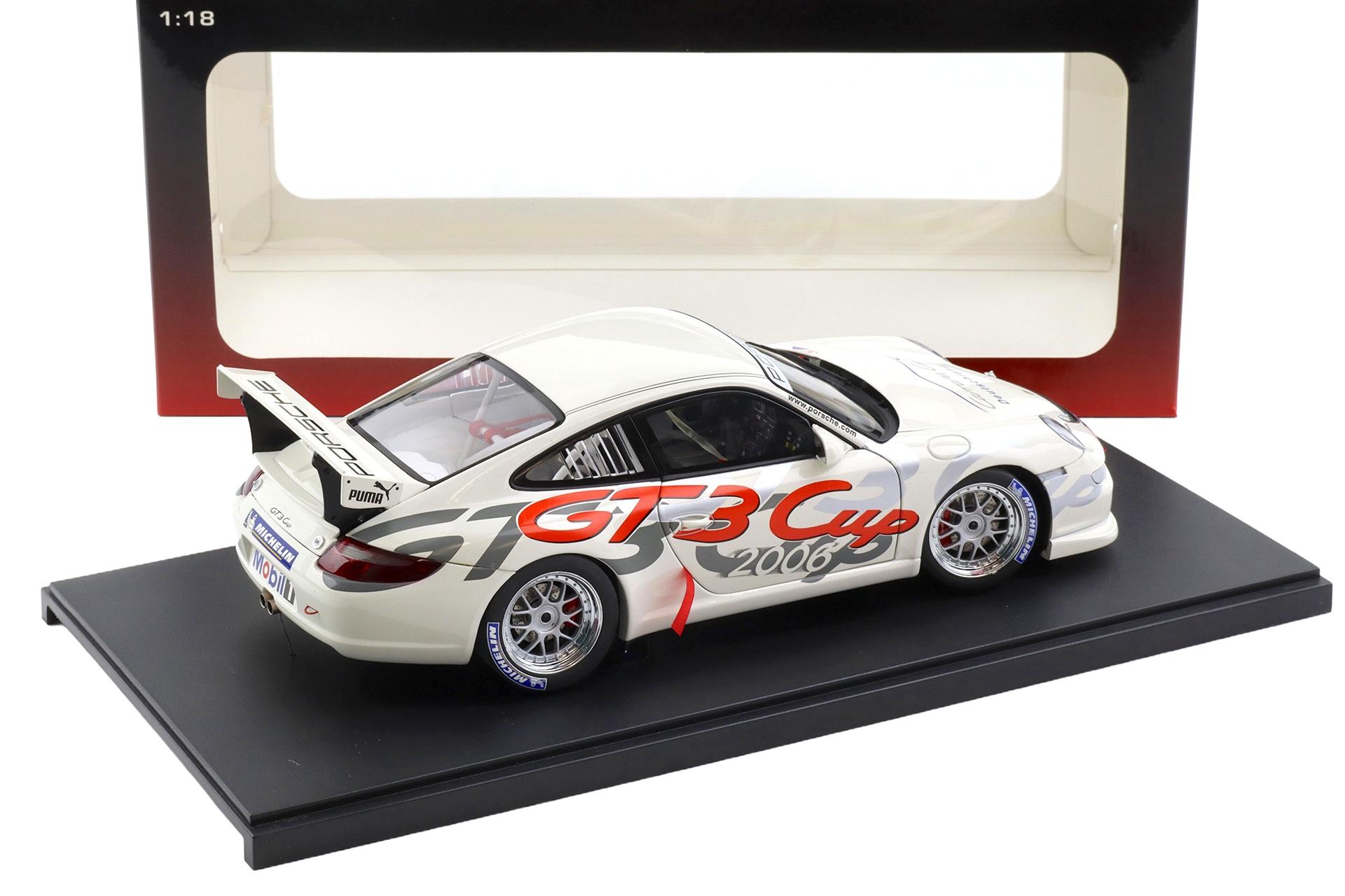 1:18 AUTOart Porsche 911 997 GT3 CUP 2006 Promo Cup Livery white/ silver 80681
