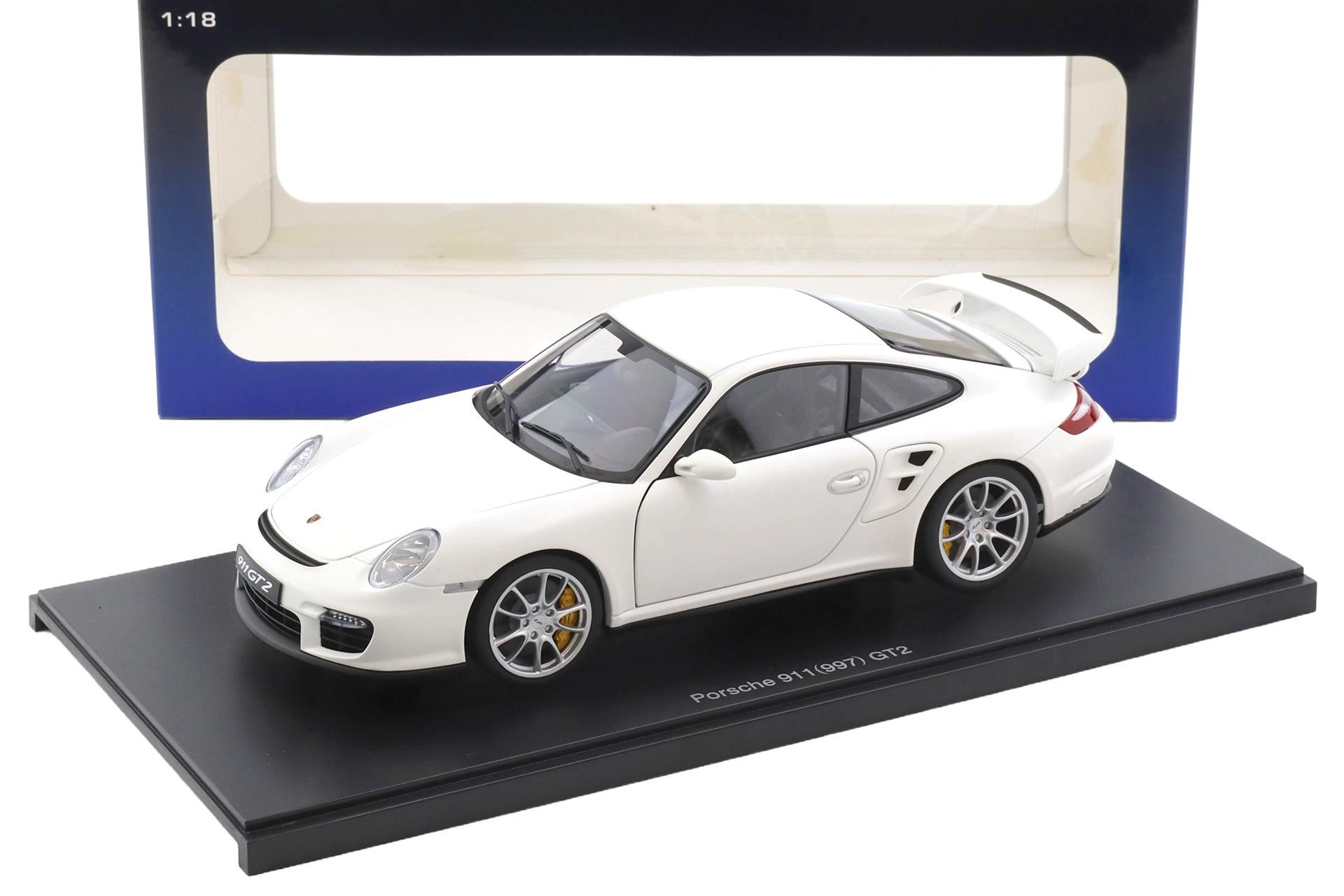 1:18 AUTOart Porsche 911 997 GT2 Coupe matt white 77890