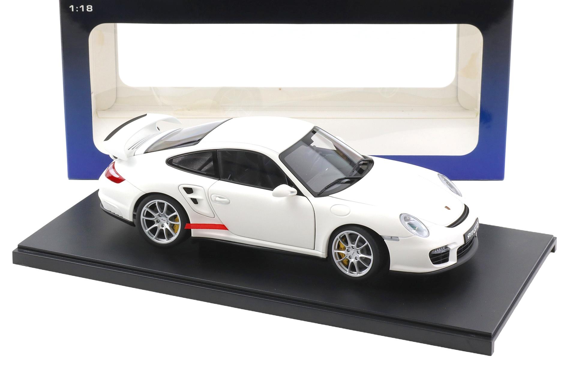 1:18 AUTOart Porsche 911 997 GT2 Coupe matt white 77890
