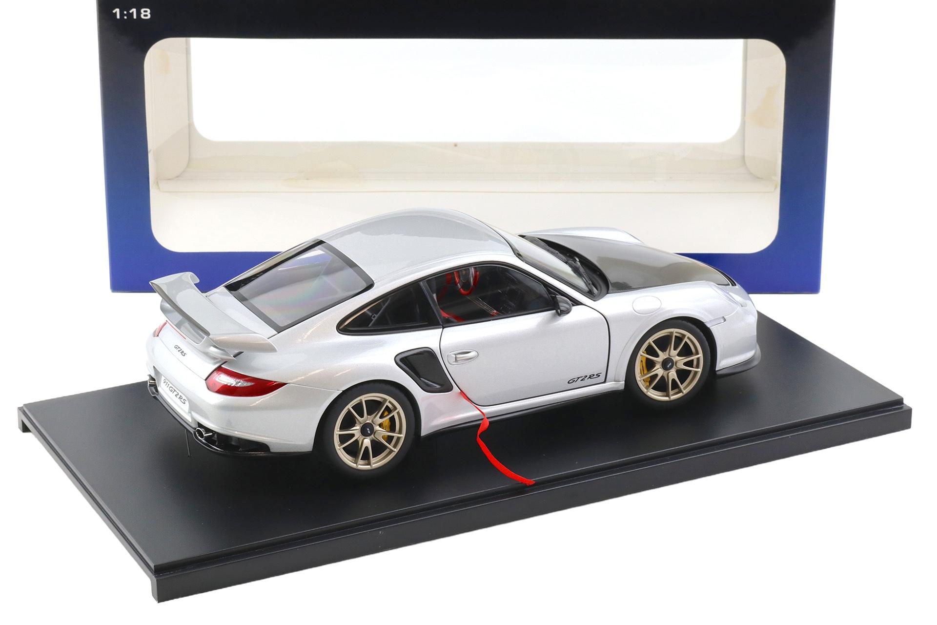 1:18 AUTOart Porsche 911 997.2 GT2 RS Coupe silver metallic 77961