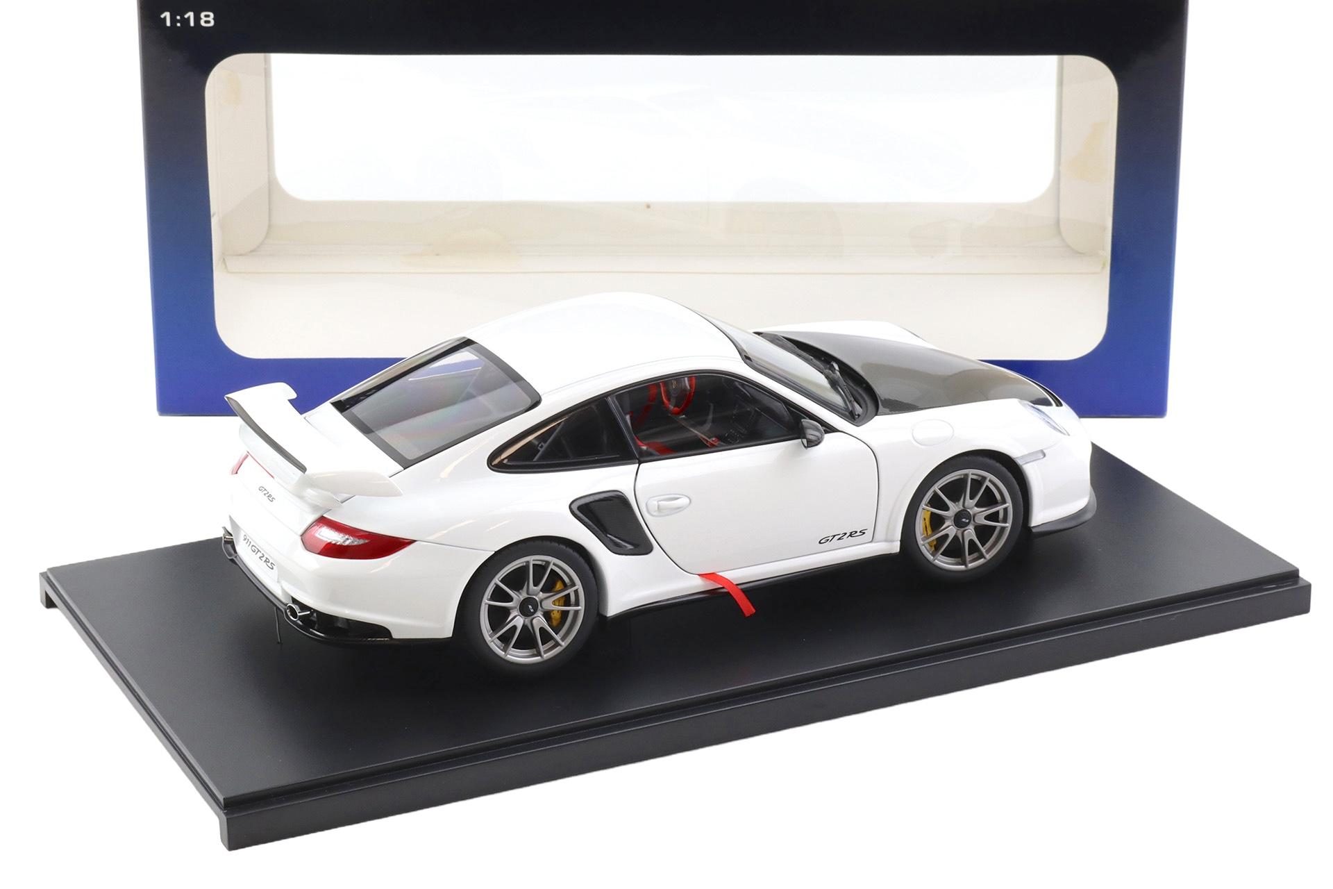 1:18 AUTOart Porsche 911 997.2 GT2 RS Coupe white 77963