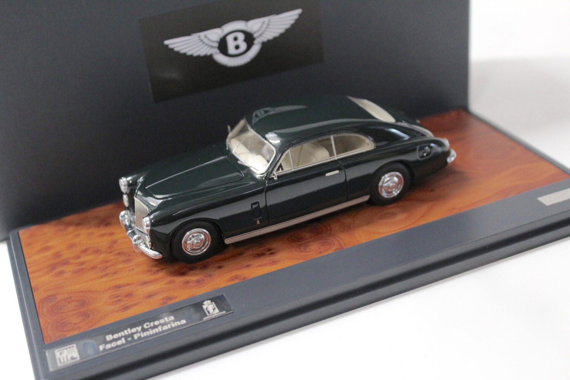 ID 51869.jpg 1:43 Matrix Bentley Cresta Facel Pininfarina 1947 dark green