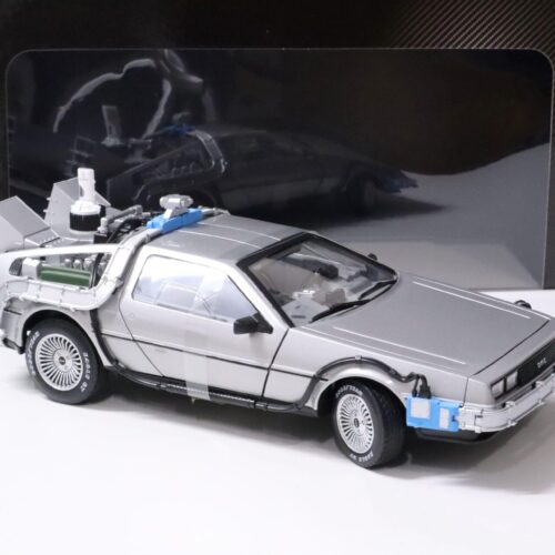 1:18 Hot Wheels DMC DeLorean Back to the Future time Machine with Mr. Fusion
