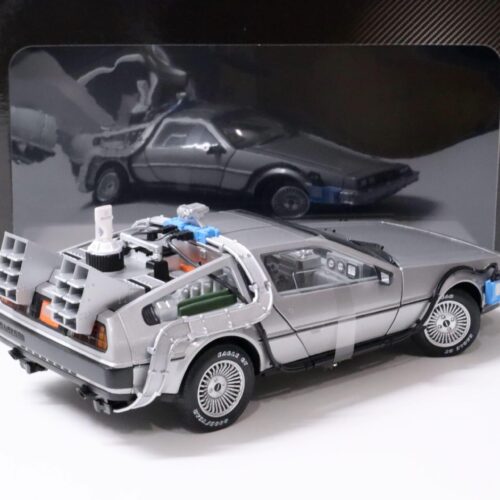 1:18 Hot Wheels DMC DeLorean Back to the Future time Machine with Mr. Fusion