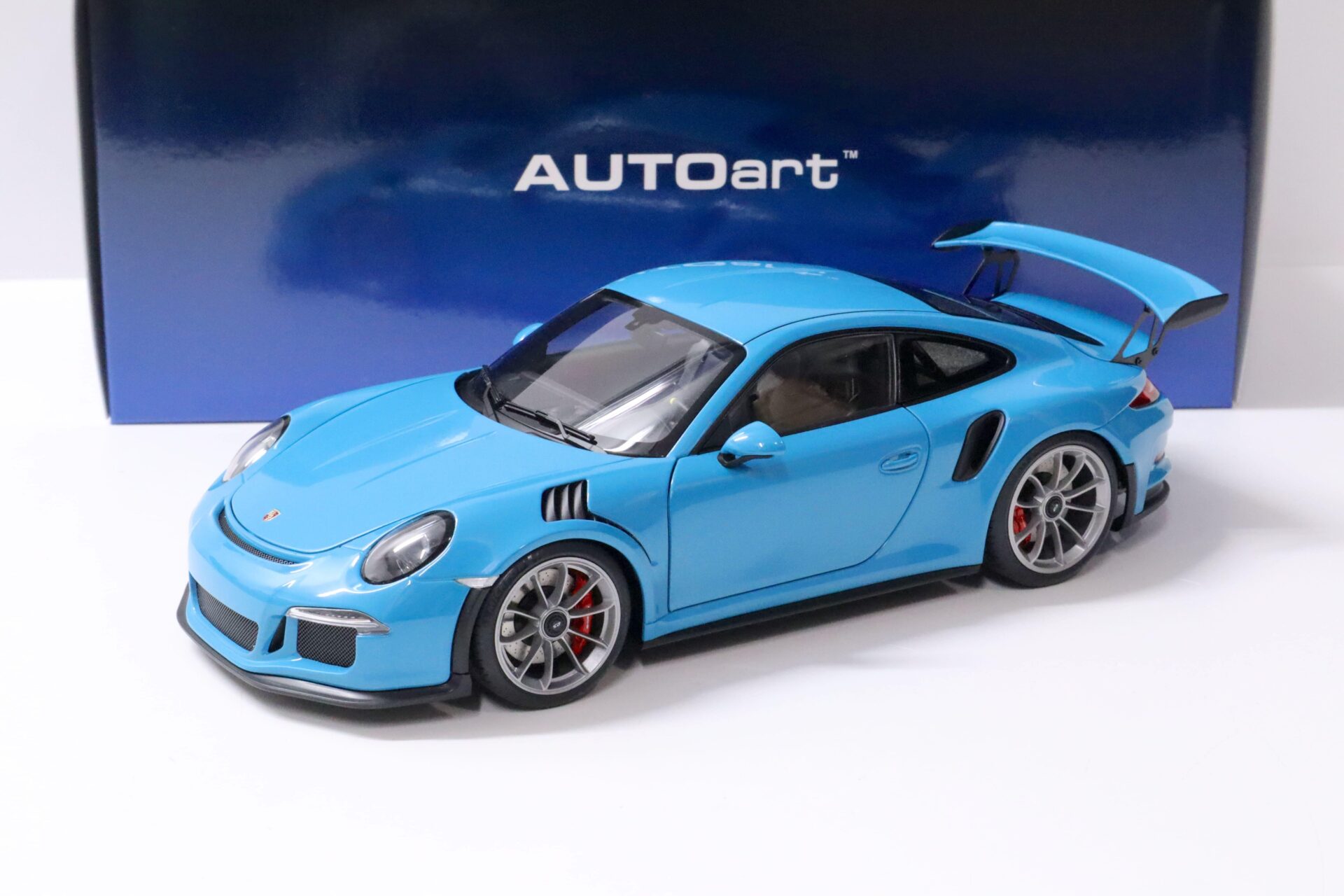 ID 60426.jpg 1:18 AUTOart Porsche 911 (991) GT3 RS Miami blue/ dark grey wheels