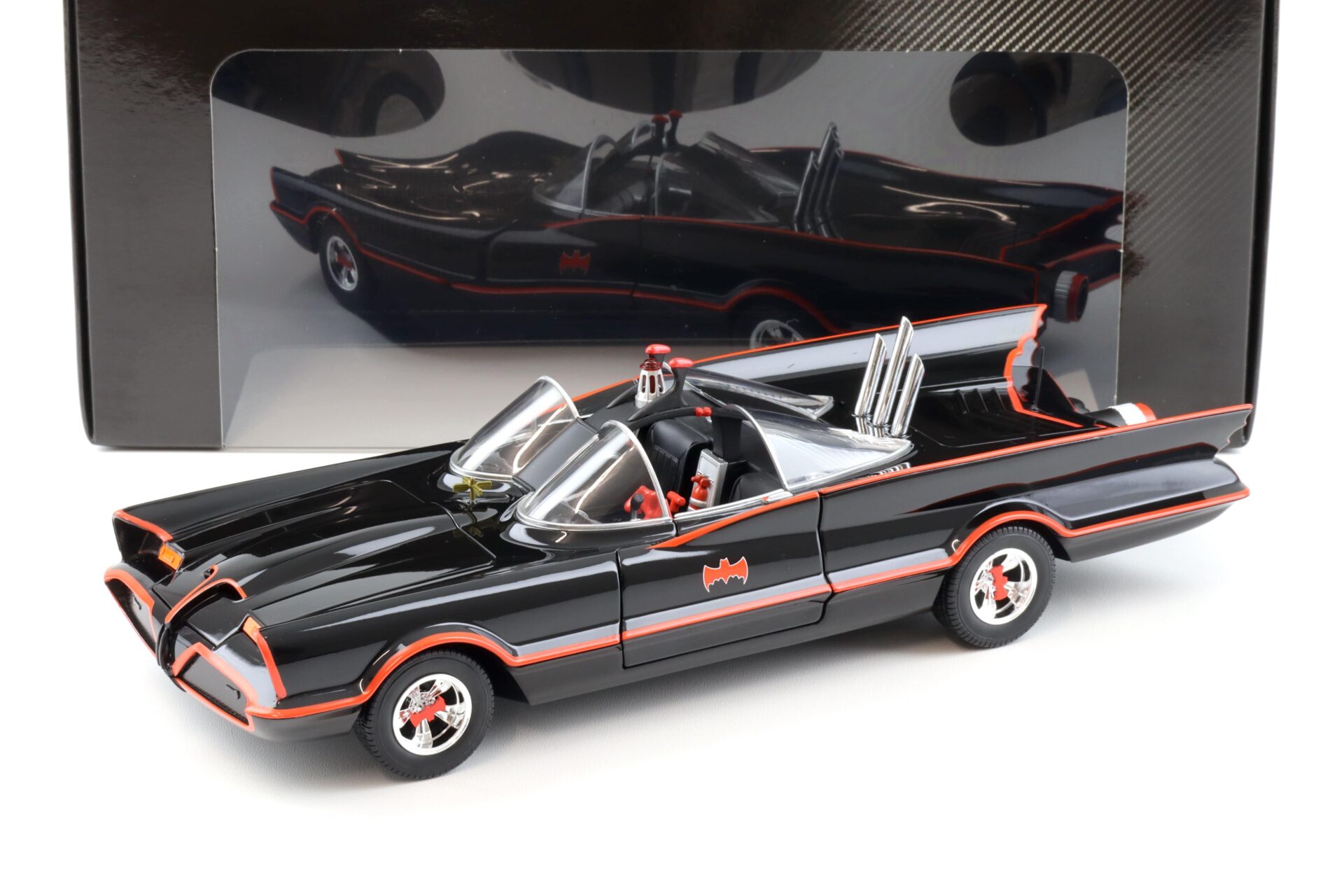 1:18 Hot Wheels BATMAN 1966 Classic TV Series Batmobile black W1171