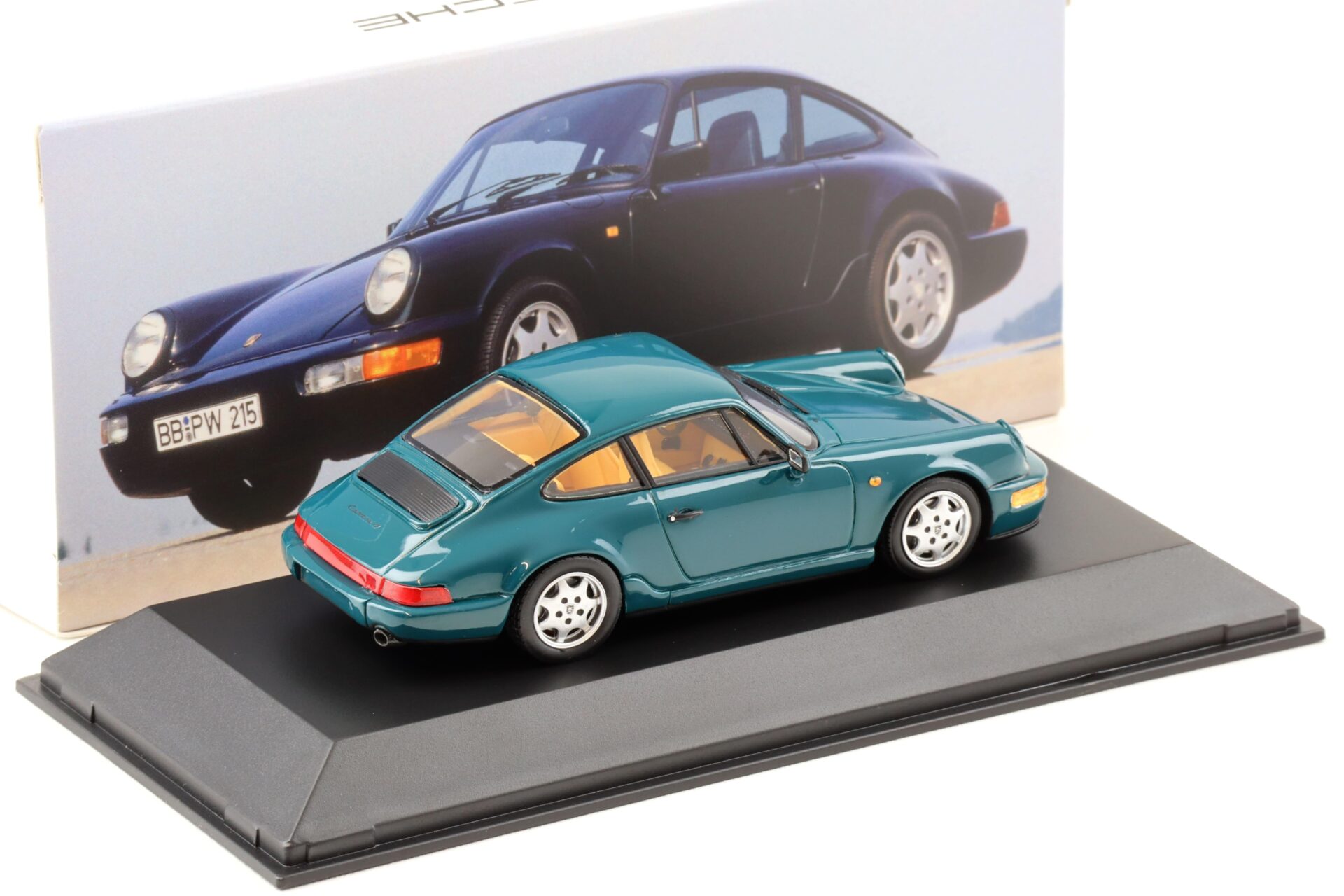 1:43 Spark Porsche 911 964 Carrera 4 Coupe Amazon green MAP Porsche Museum