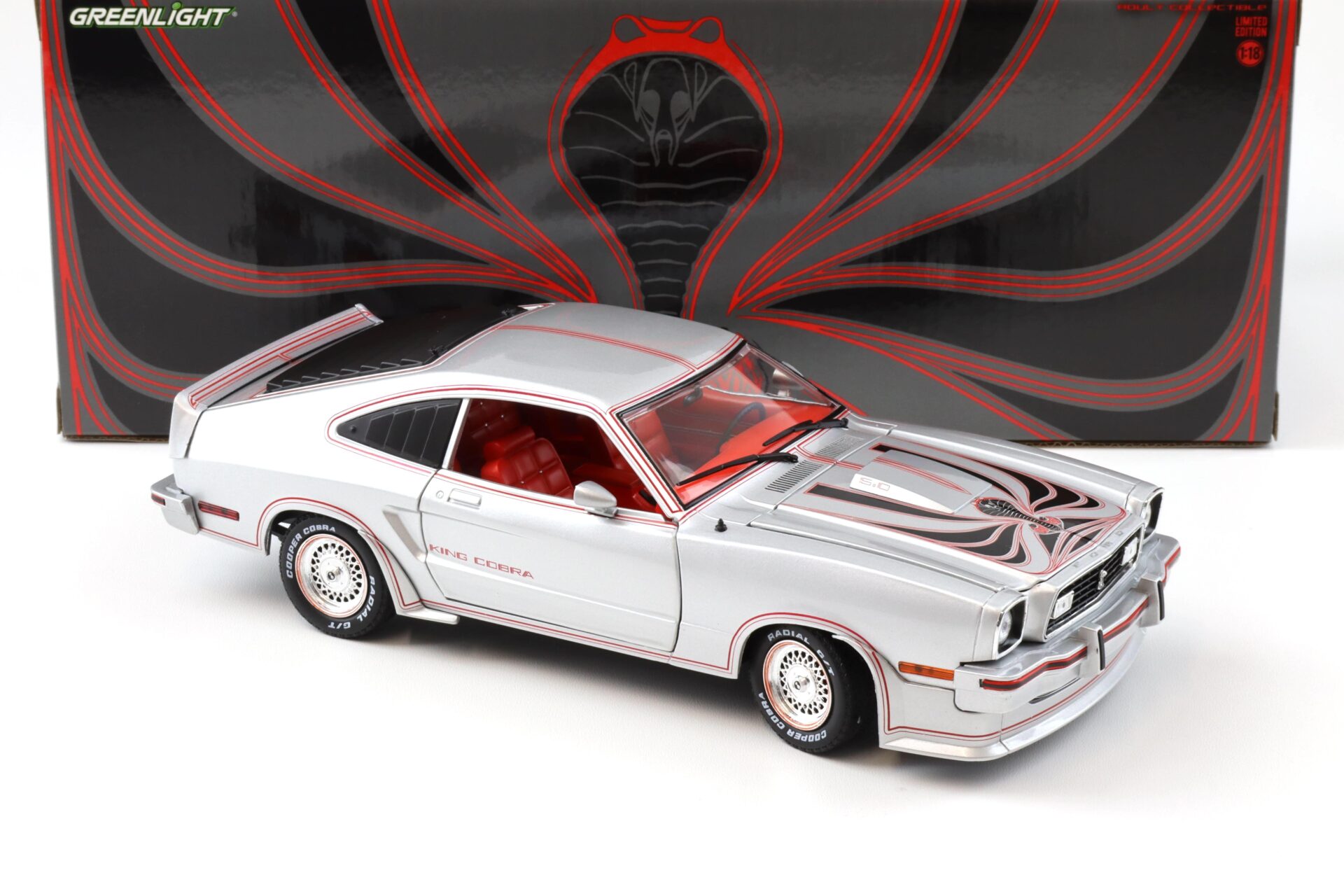 1:18 Greenlight 1978 Ford Mustang II King Cobra silver metallic/ black-red stripes