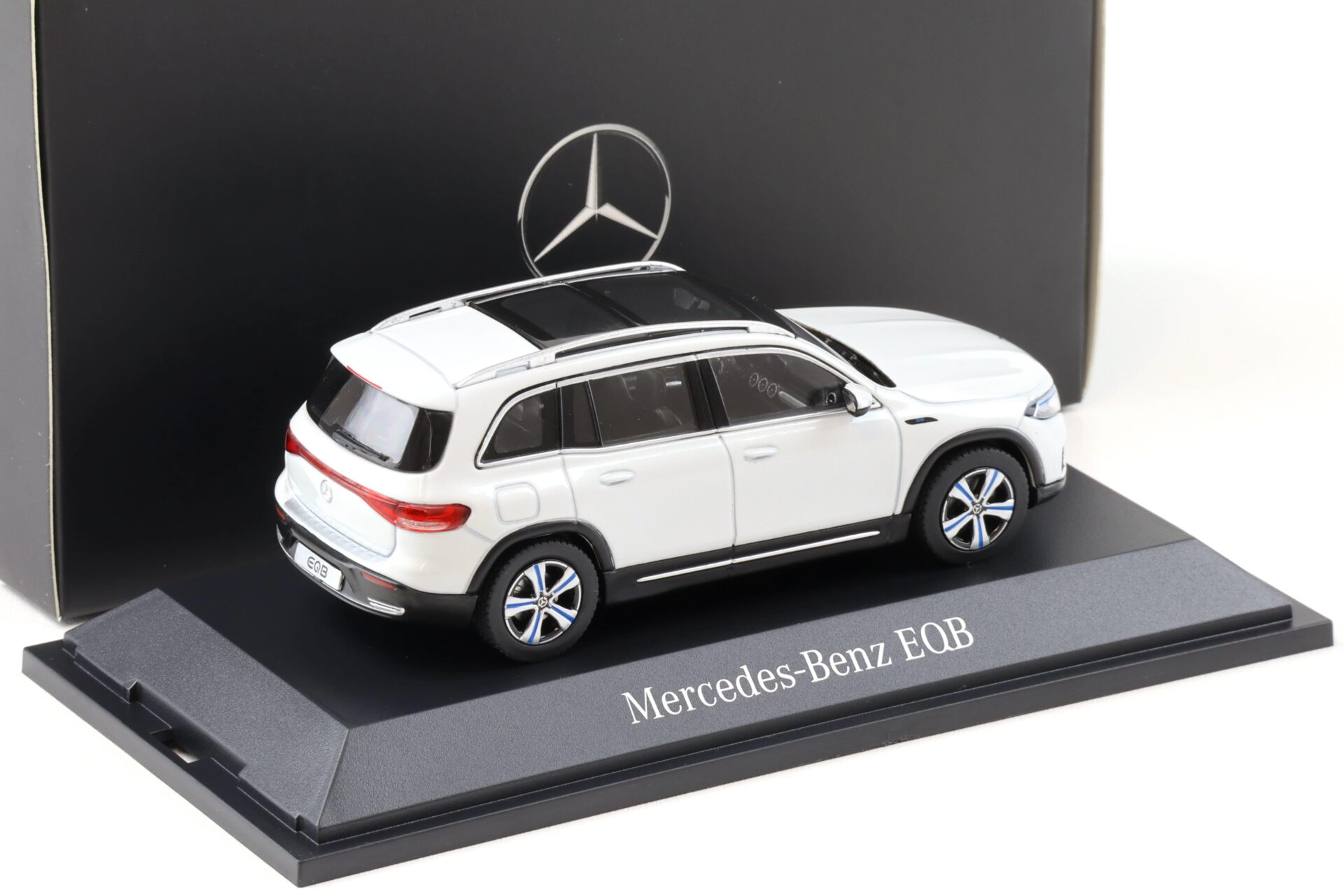 1:43 Herpa Mercedes EQB 2021 digital white DEALER VERSION