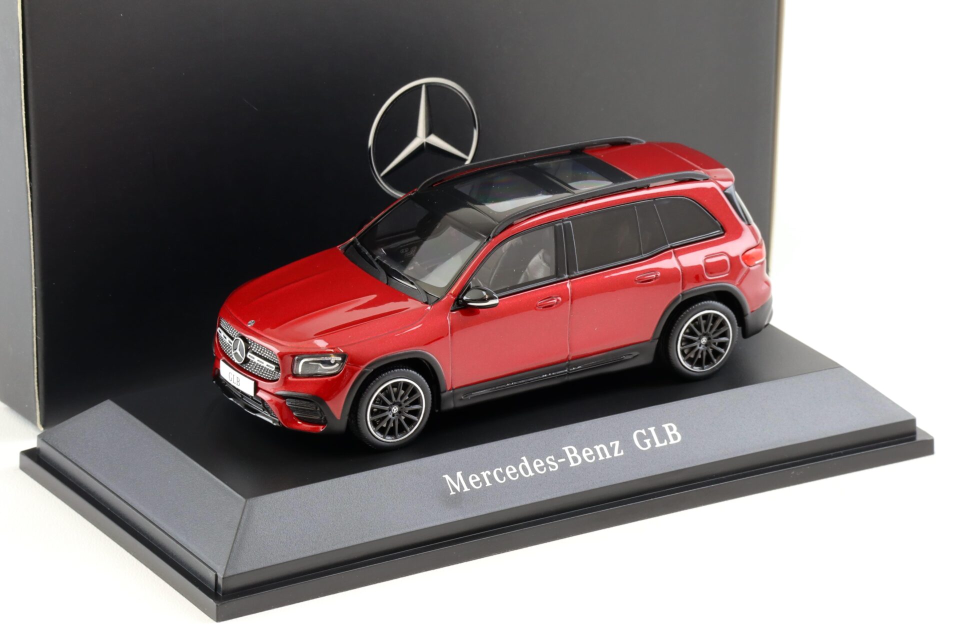 ID 97875.jpg 1:43 Spark Mercedes GLB X247 designo Patagonia red bright 2019 DEALER VERSION